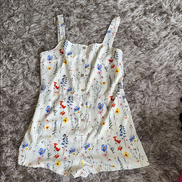 SHEIN Pants - SHEIN Women’s L Floral Button-Front Belted Cream & Multi-Color Shorts Romper